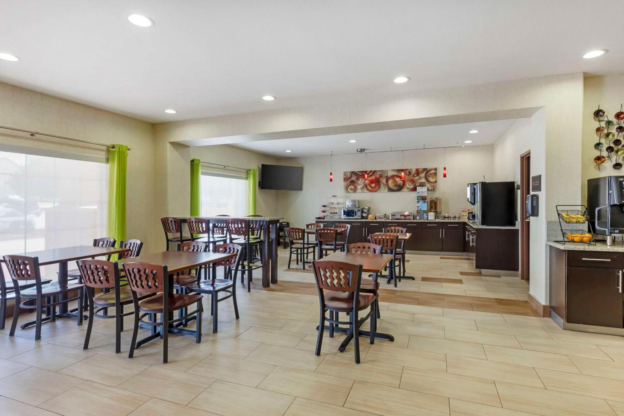 Best Western Plus Lake Worth Exterior photo