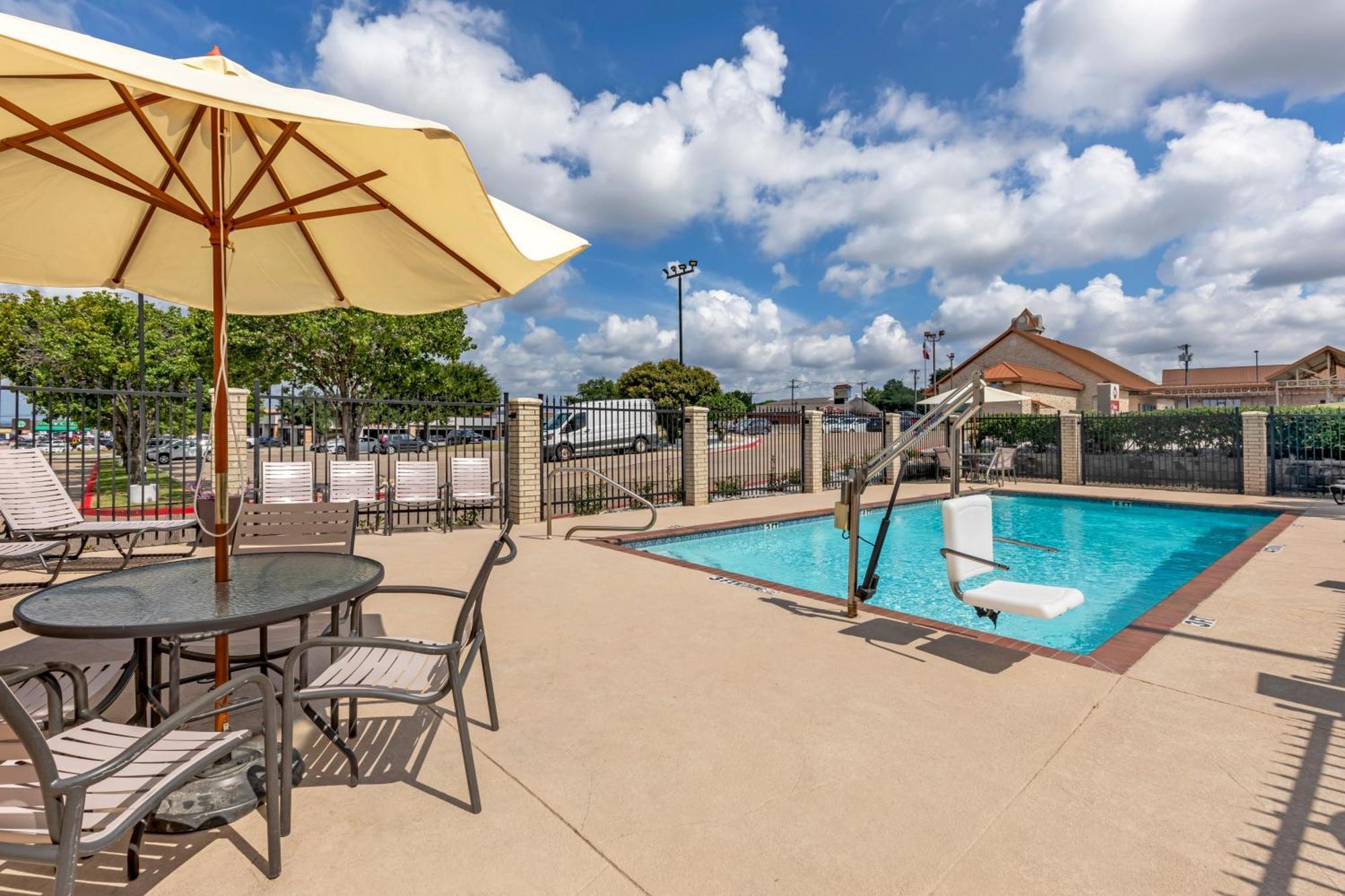 Best Western Plus Lake Worth Exterior photo